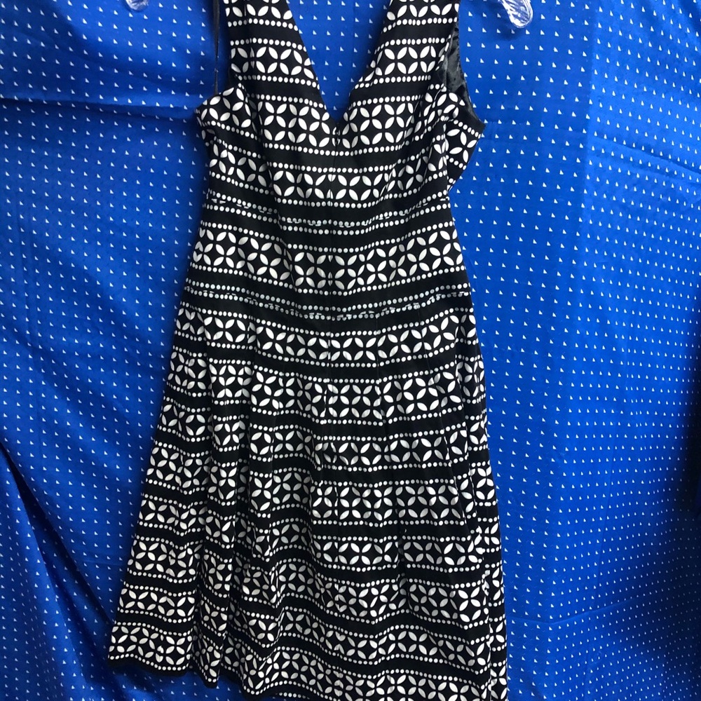 White House black market lk nw sz 4 beautiful 👗 - Picture 2 of 3